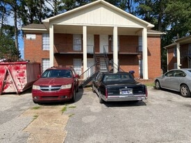1080 Wallace Rd, Unit B5 in Jackson, TN - Building Photo
