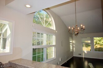 395 Terrace Ln in Bedminster, NJ - Building Photo - Building Photo