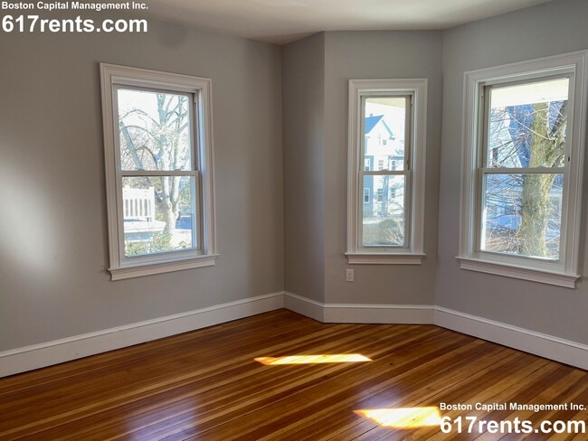 91 Wallingford Rd in Boston, MA - Foto de edificio - Building Photo