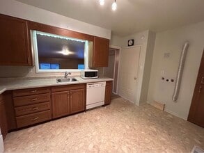 1035 Connaught Crescent in Sarnia, ON - Building Photo - Building Photo