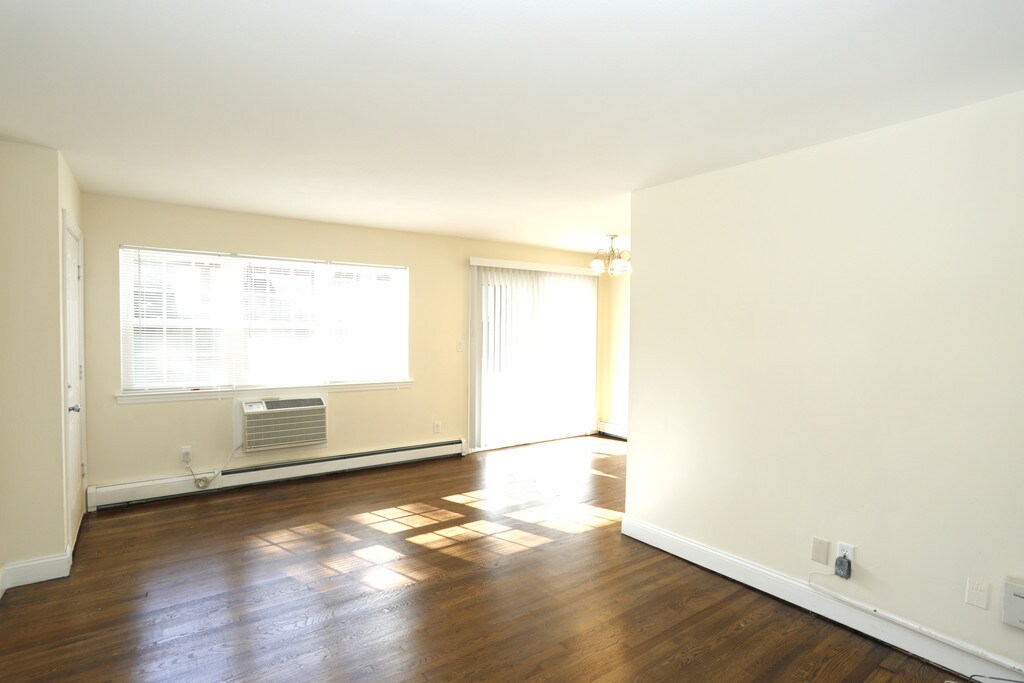 Strathmore Gardens Apartments Matawan, NJ Apartments