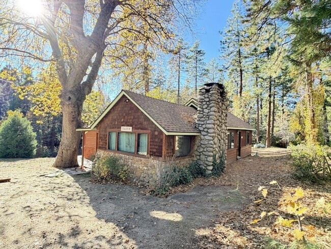 54059 Montgomery in Idyllwild, CA - Foto de edificio - Building Photo