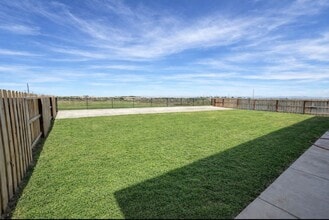 1081 Crestview Dr in Brawley, CA - Building Photo - Building Photo