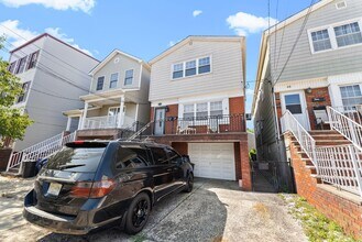 50 Cottage St in Bayonne, NJ - Building Photo - Building Photo