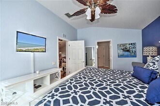 10018 Oakhurst Way in Ft. Myers, FL - Foto de edificio - Building Photo