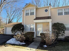 12 Paine Commons in Yaphank, NY - Building Photo