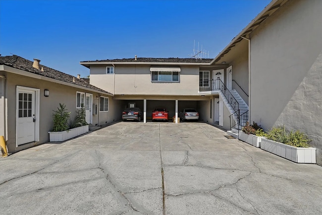 833 Maryann Dr