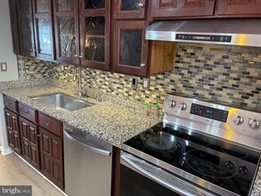 4502 Cub Run Rd in Chantilly, VA - Building Photo - Building Photo
