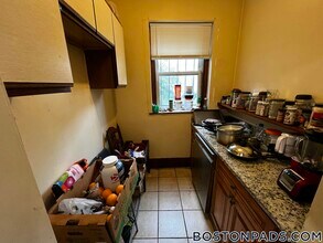 4.5 Centre St, Unit 1 in Boston, MA - Building Photo - Building Photo