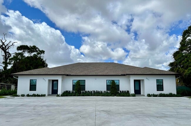 property at 2571 Gulfstream Rd