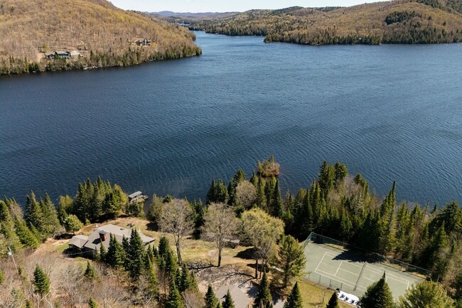 property at 130 Chem. du Vieux Club