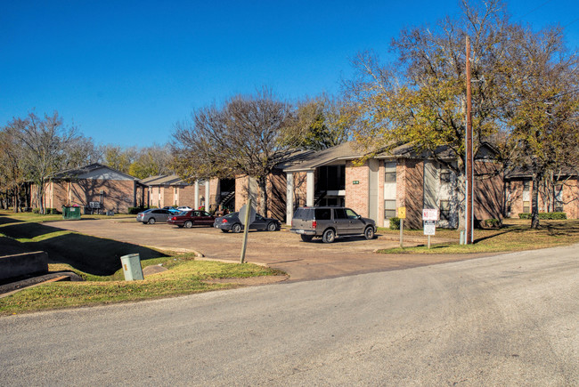 Park Forest Apartments in Liberty, TX - Building Photo - Building Photo