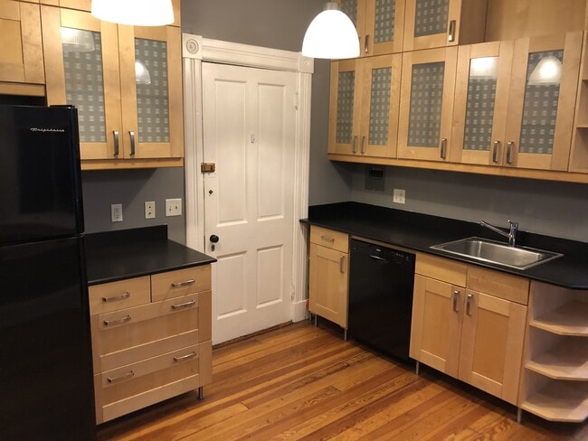 1406 Sycamore Street, Unit 3