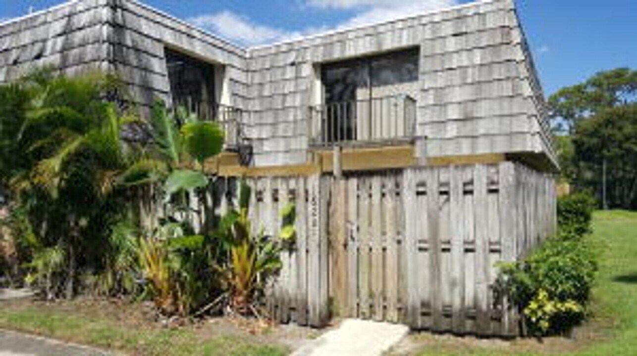 1620 Forest Lakes Cir in West Palm Beach, FL - Building Photo