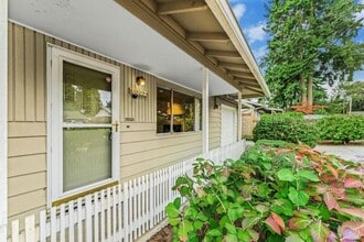 6002 232nd St SW in Mountlake Terrace, WA - Building Photo - Building Photo