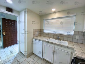 1927 Estrella De Mar Ct in Carlsbad, CA - Building Photo - Building Photo