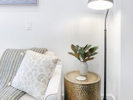 3355 Saratoga Rd, Unit SI ID1035922P in Langley, WA - Building Photo