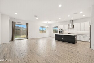 8804 W Vista Ave in Glendale, AZ - Building Photo - Building Photo