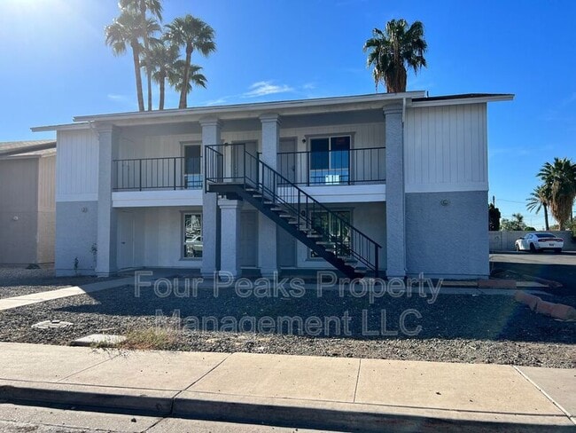 311 E Vine Cir in Mesa, AZ - Building Photo - Building Photo
