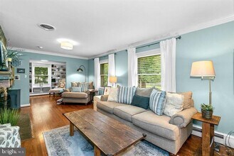 15027 Braddock Rd in Centreville, VA - Building Photo - Building Photo