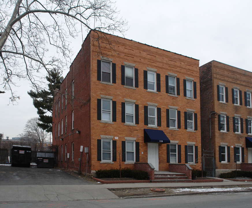 118 Henry St in Stamford, CT - Building Photo