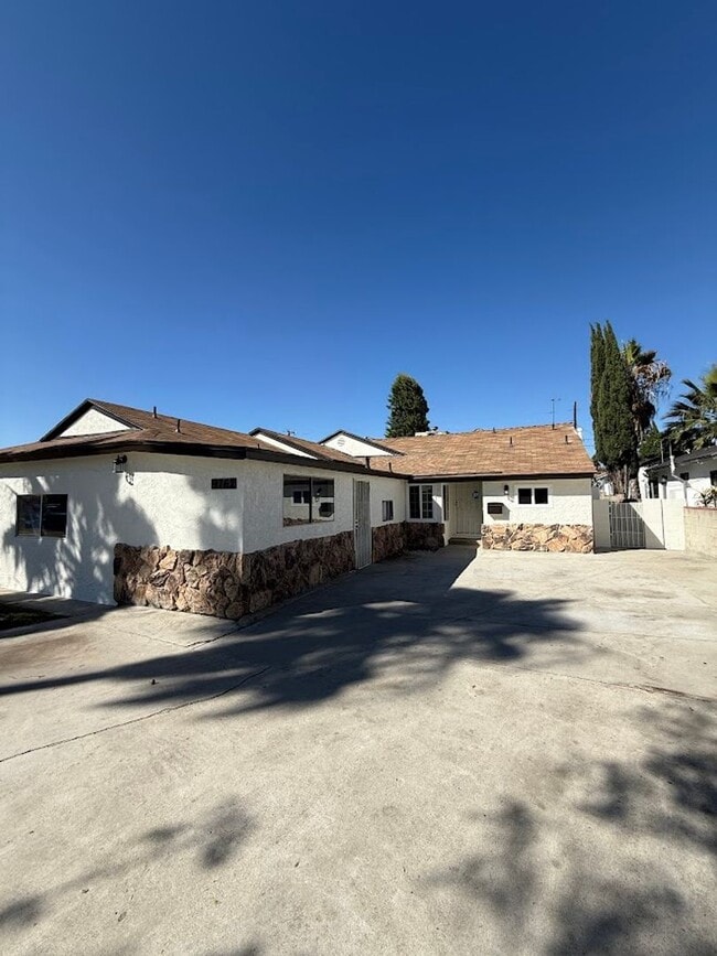 9762 Stanwin Ave in Los Angeles, CA - Building Photo - Building Photo