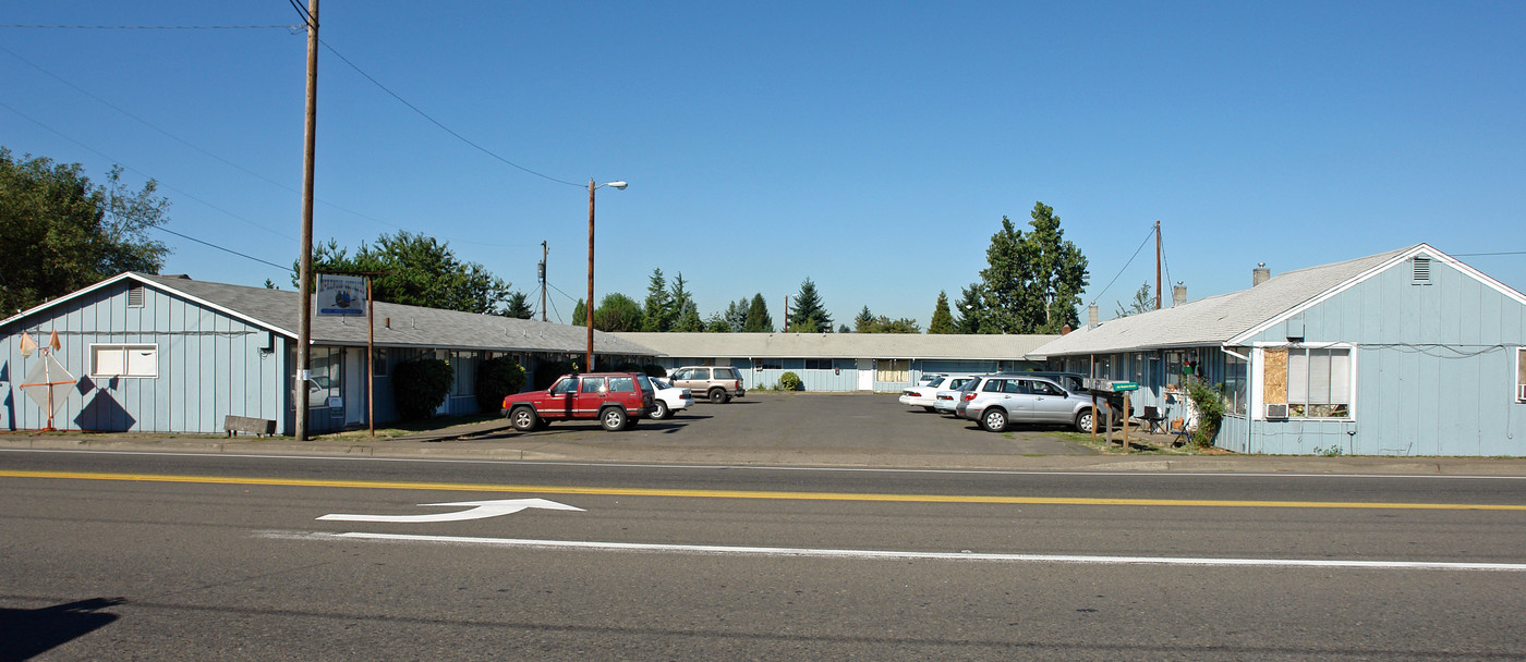 Mckenzie Cottages in Springfield, OR - Building Photo