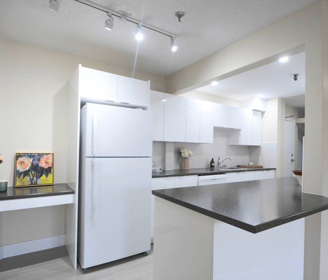 Quinpool Court in Halifax, NS - Building Photo - Building Photo