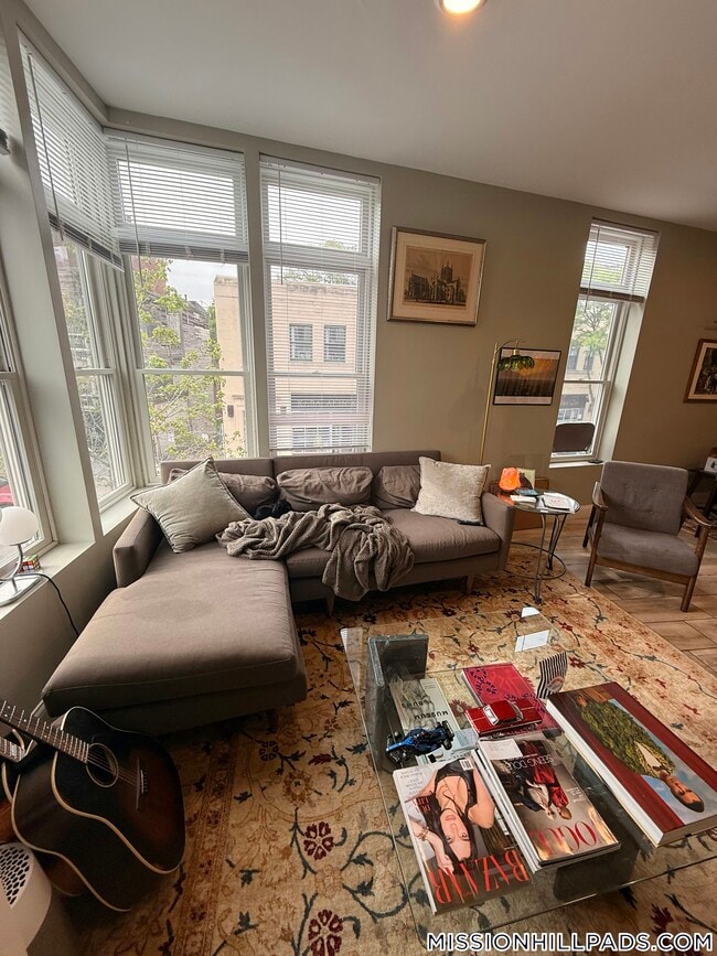 10 Roxbury St