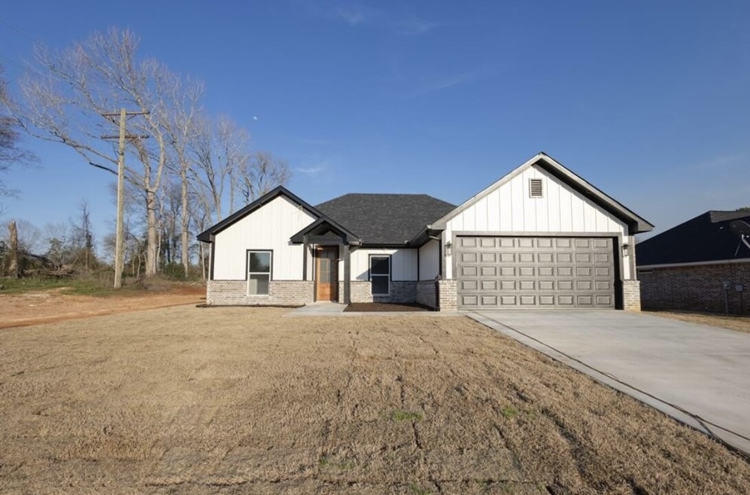 115 Rock Creek Dr in Nacogdoches, TX - Building Photo