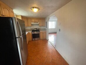 30 Murdock St, Unit 2 in Somerville, MA - Building Photo - Building Photo