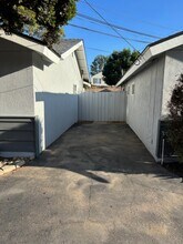 275 Mesa Dr in Costa Mesa, CA - Foto de edificio - Building Photo