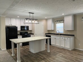 1132 Stoneridge Ct in Mt. Pleasant, MI - Foto de edificio - Building Photo