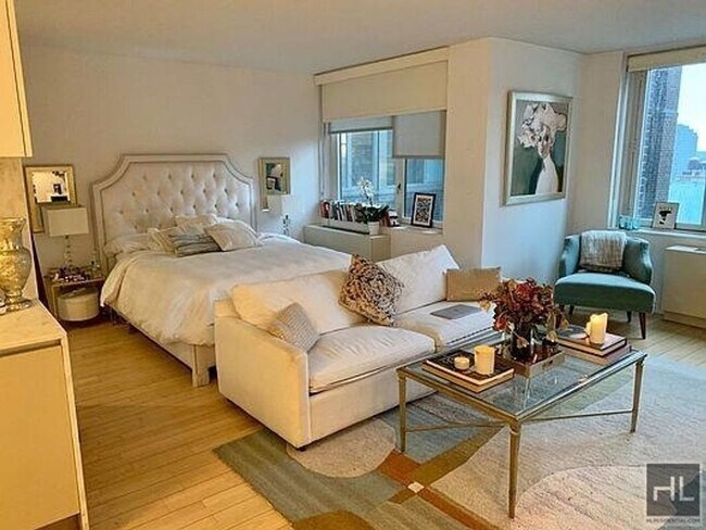 WEST 57 STREET, Unit F