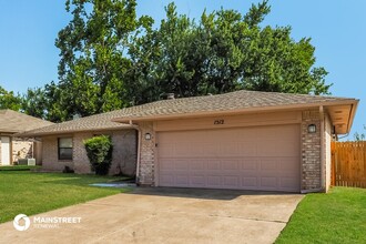 1512 E Main St in Moore, OK - Building Photo - Building Photo