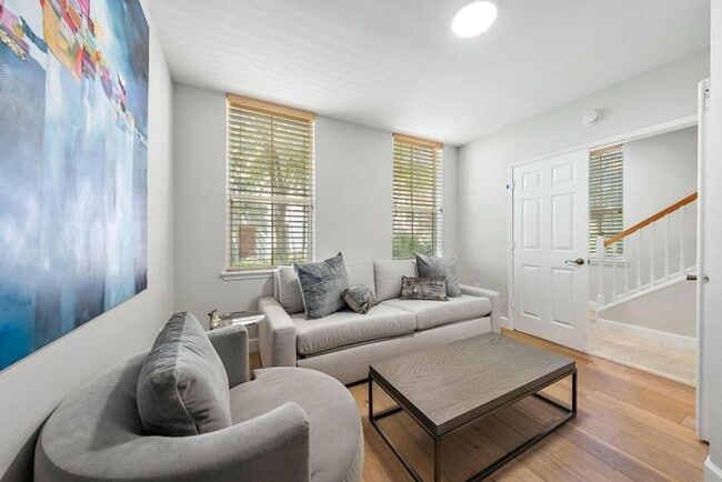 696 Fern St in West Palm Beach, FL - Building Photo - Building Photo