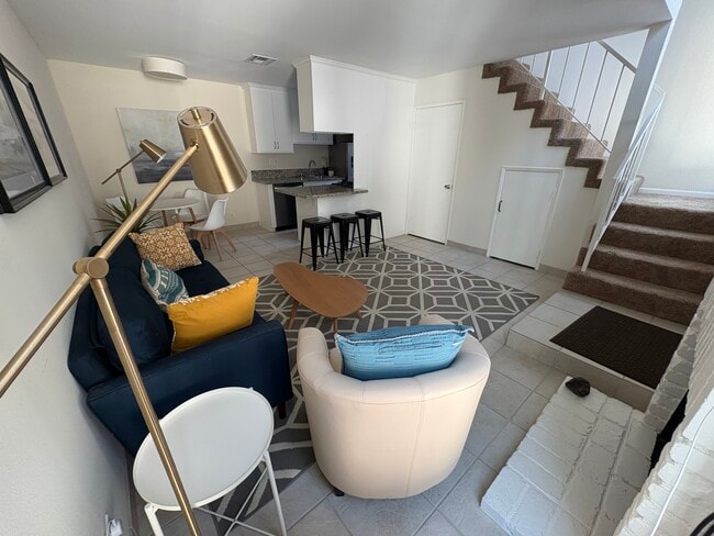 Barclay Square Apartment in Sherman Oaks, CA - Building Photo - Building Photo