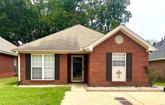 28 Penton Ct in Millbrook, AL - Building Photo