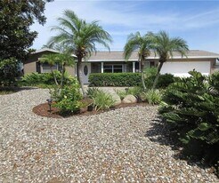 1279 Grenada Ave in Clearwater, FL - Building Photo