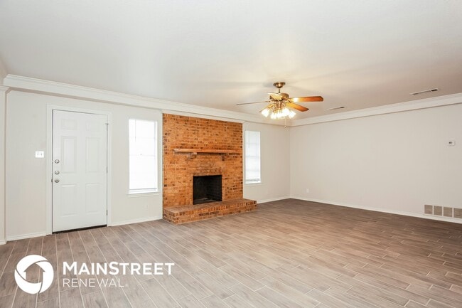 309 Jagoe St in Krum, TX - Foto de edificio - Building Photo