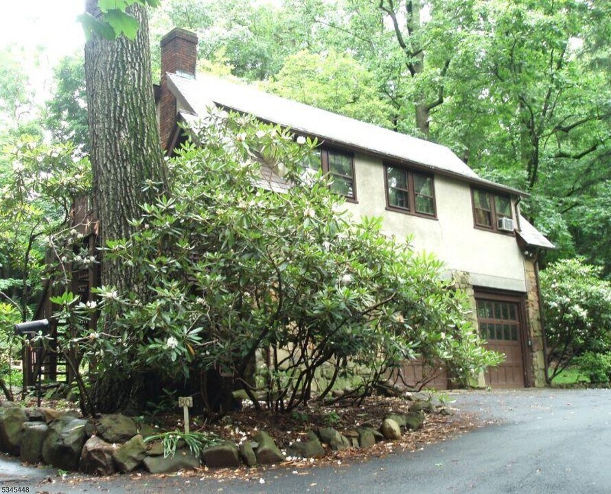 80 Tulip Ave in West Orange, NJ - Building Photo