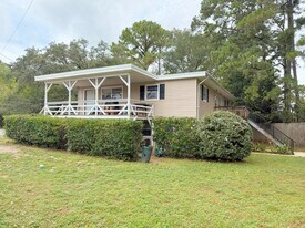 94 Harris Rd NE, Unit 4 in Fort Walton Beach, FL - Building Photo