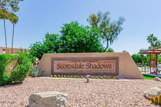 7950 E Camelback Rd in Scottsdale, AZ - Building Photo - Building Photo