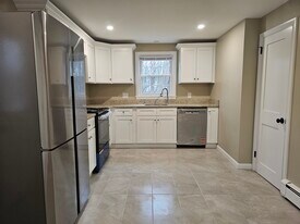 45 Patty Ln, Unit 45B Patty lane in Northborough, MA - Building Photo