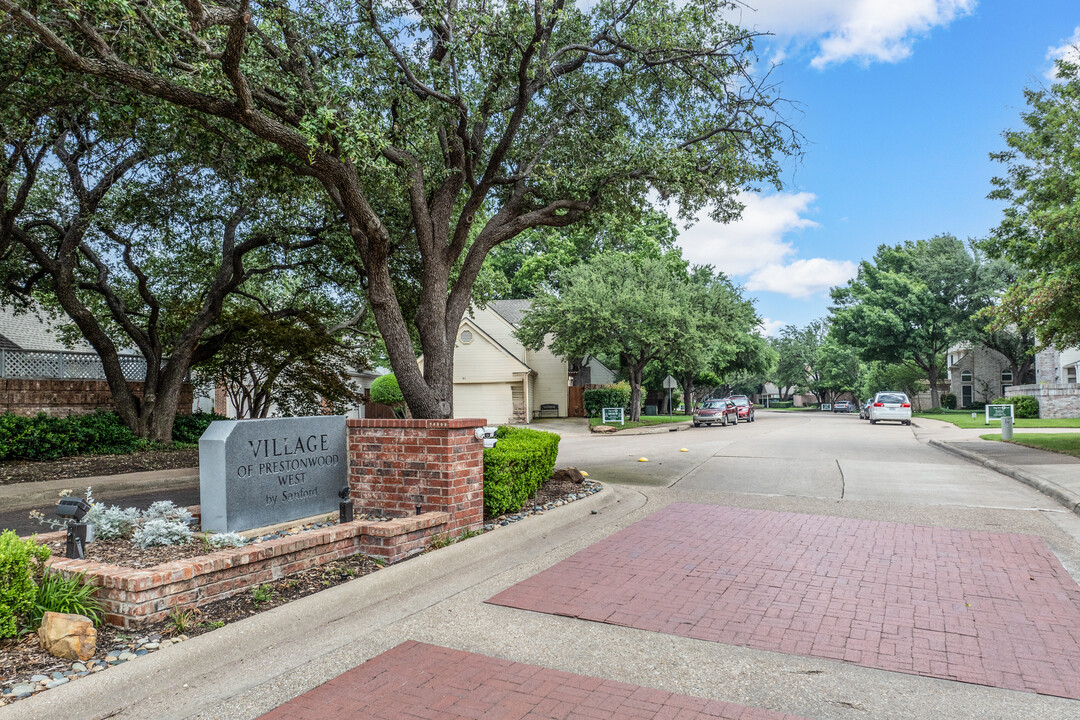 Village of Prestonwood West in Dallas, TX - Building Photo