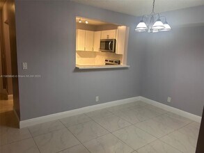 394 N Laurel Dr in Margate, FL - Building Photo - Building Photo