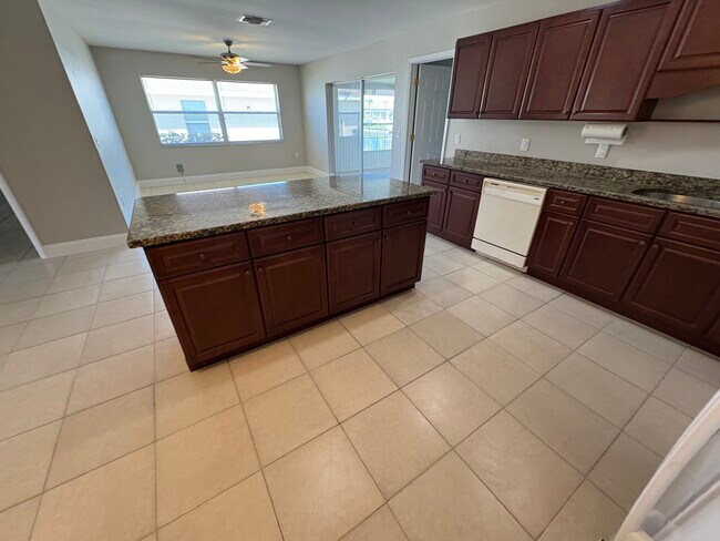139 Cultural Park Blvd, Unit 139 Cultural Parkway Blvd in Cape Coral, FL - Foto de edificio - Building Photo