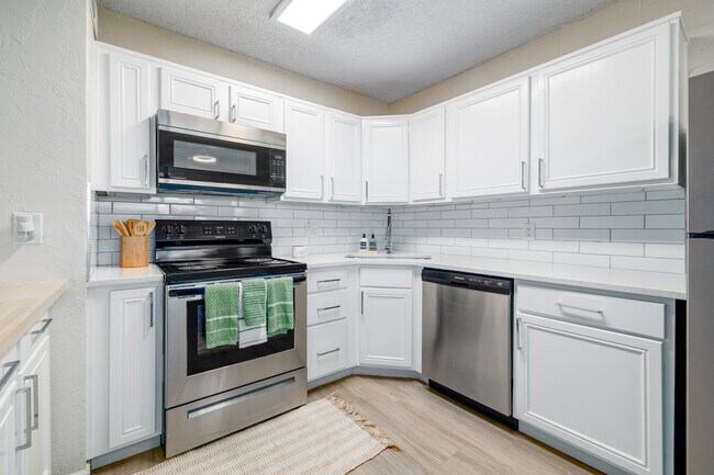 TRADEWINDS in Tucson, AZ - Building Photo - Interior Photo