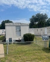 208 Spruce St in Mary Esther, FL - Building Photo