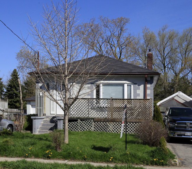 78 Laburnham Ave in Toronto, ON - Building Photo - Building Photo